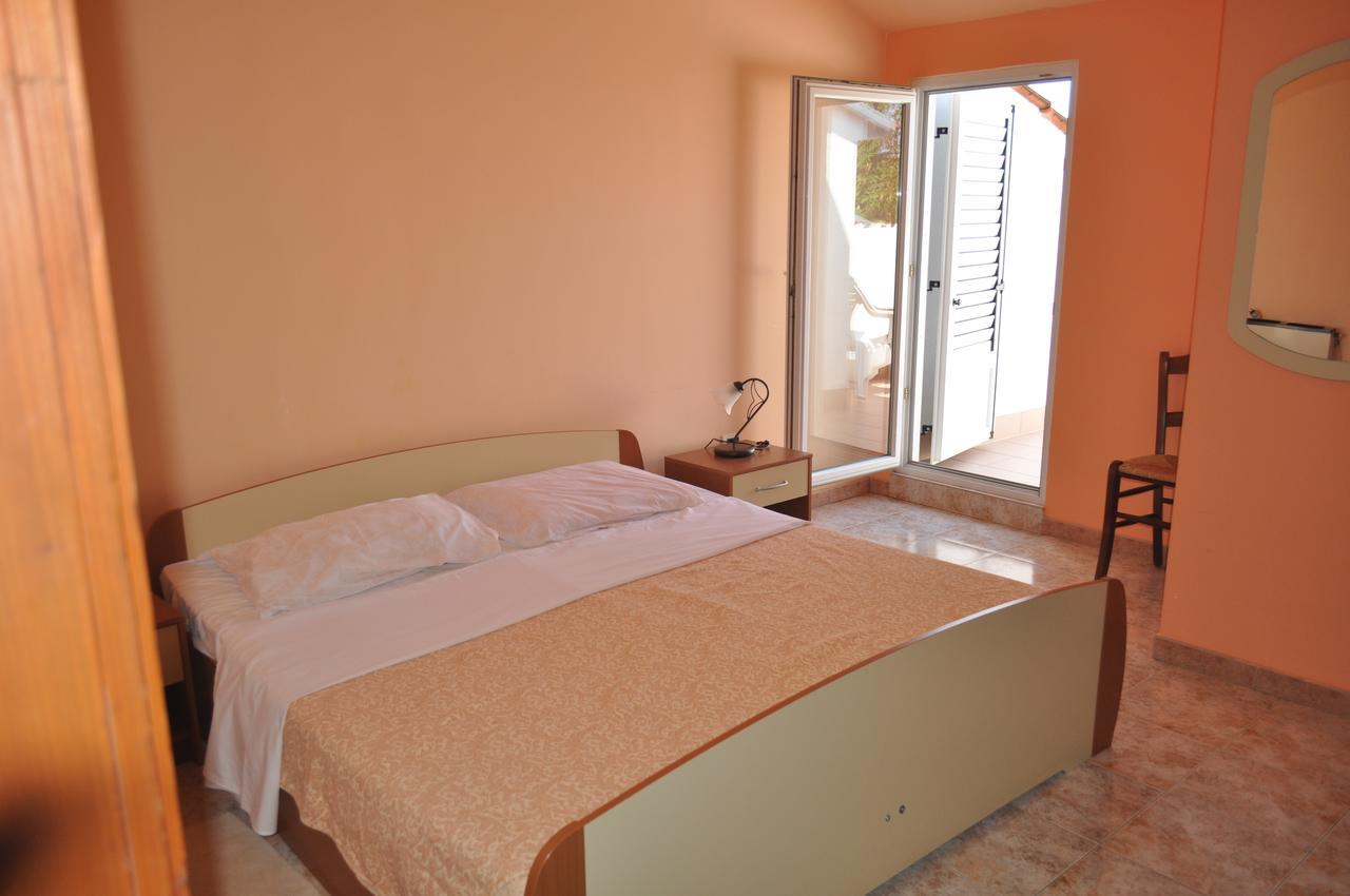 Tri Srca Apartments & Rooms Funtana Exterior photo